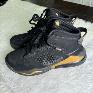 Jordan Mars 270 'Black Gold' Size 7.5